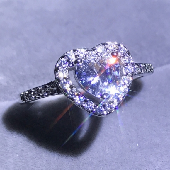 DAZZLING 18K WHITE GOLD PLATED HEART WHITE TOPAZ 2.5CT CZ ENGAGEMENT RING | 8 - Picture 2 of 13